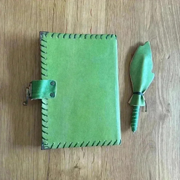 Handmade Green Leather Libra Sketchbook w/ Leather wrapped Pen - Picture 4 of 5